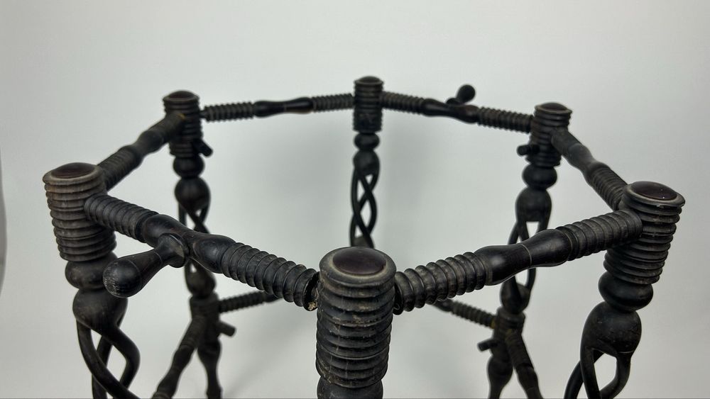 Mesa hexagonal em pau preto