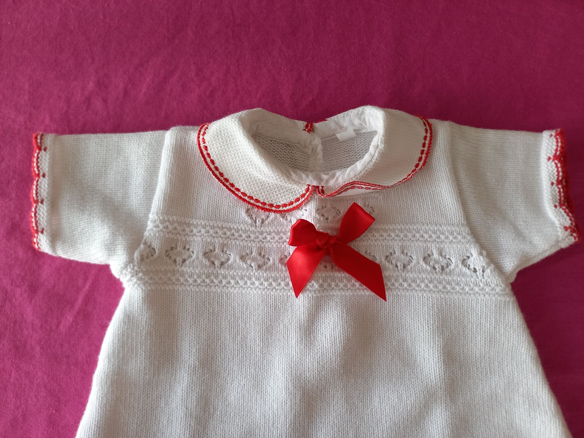 Vestido malha branco (3 meses) novo

Vestido nunca usado. Sem dano alg