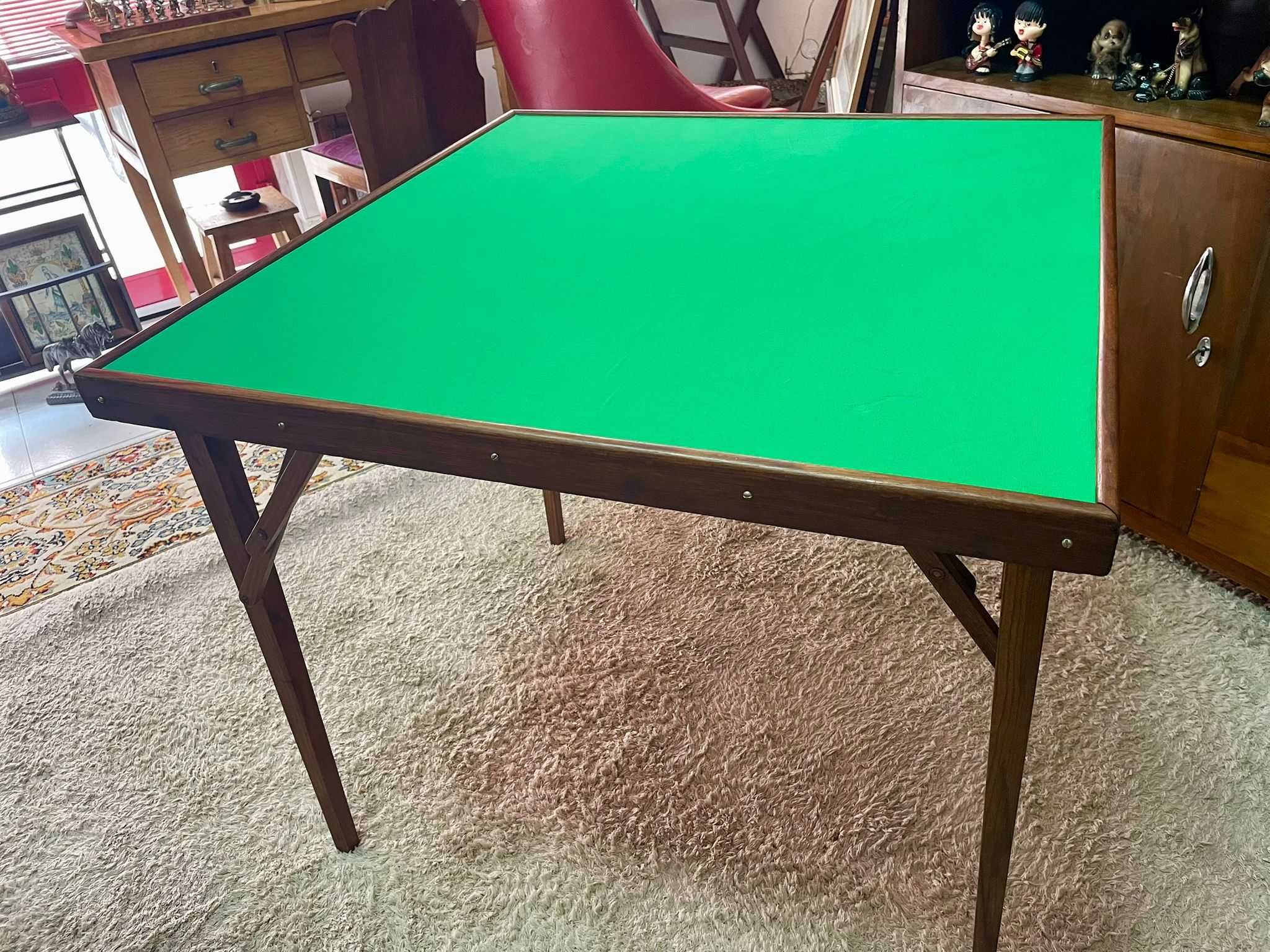 Mesa de Jogo em madeira