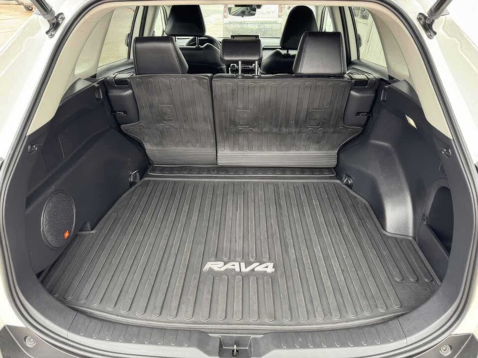 Toyota RAV4 Hybrid XLE Premium      2022