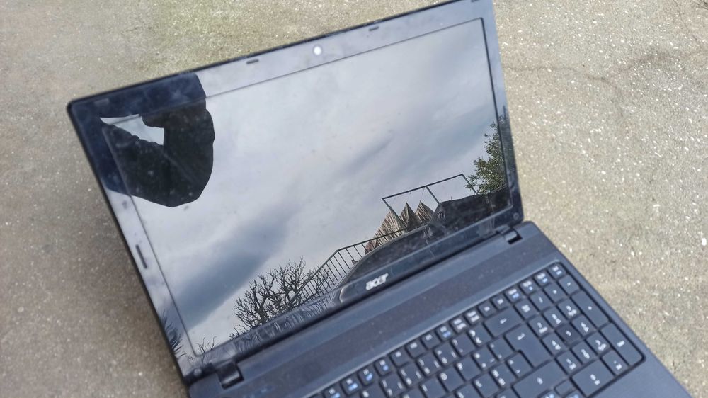 Vendo 2 portáteis avariados HP e ASUS