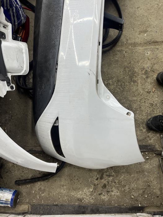 Ford fiesta розборка шрот двері крило фари бампер капот багажнік