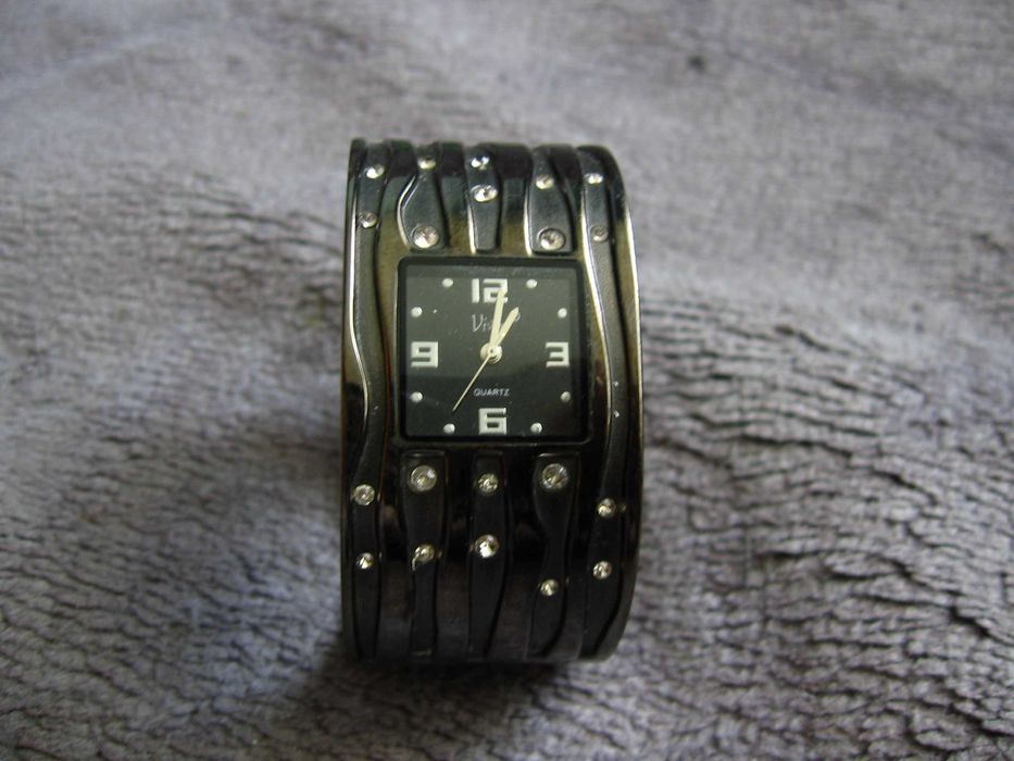 Zegarek na rękę damski Vivani metalowy zdobiony