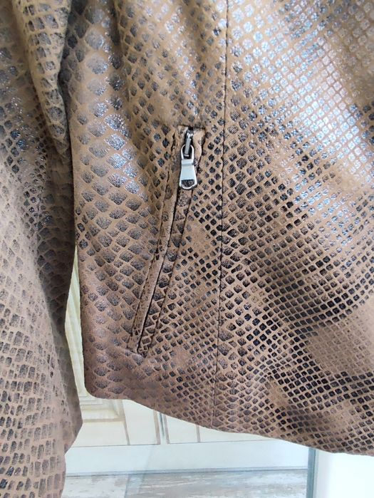 Продам итальянский  пиджак из лазерной натуральной кожи .