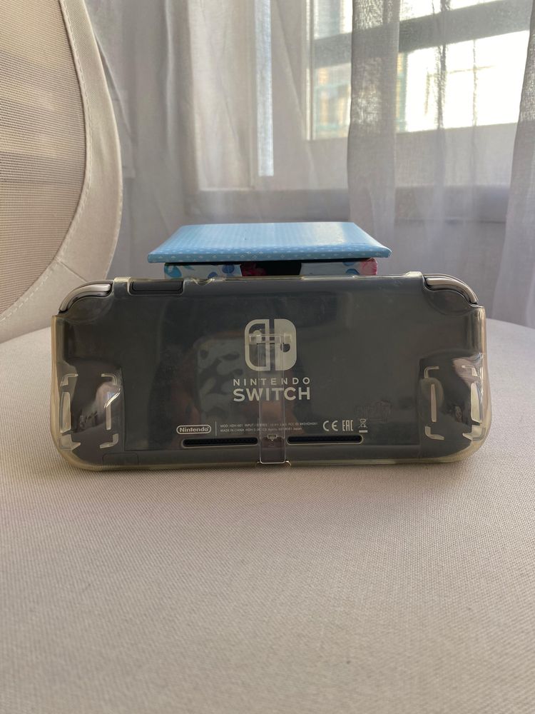 Nintendo switch lite + 3 jogos
