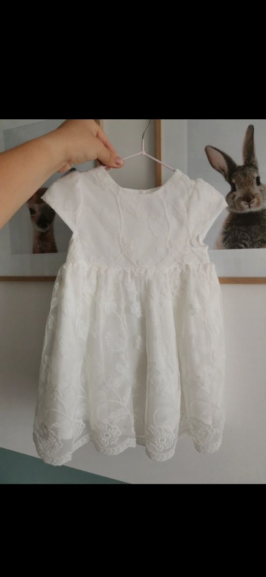Śliczna biała sukienka chrzest 86