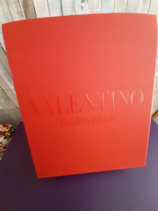 Caixa Valentino Garavani, vermelha, Vazia