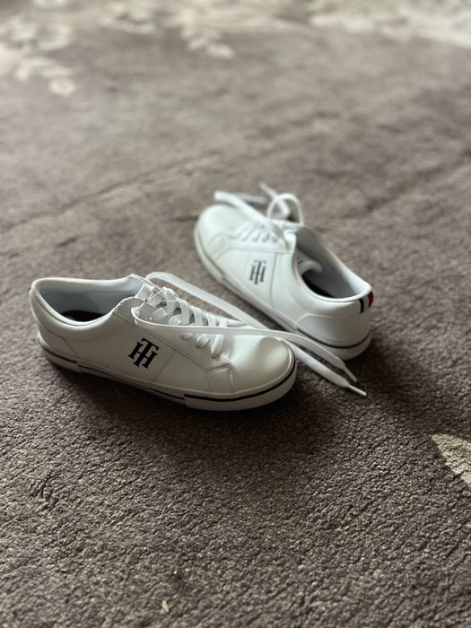 Продам жіночі кеди томі хілфігер