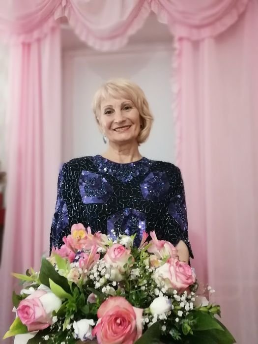 Добрая,  ответственная , любящая деток няня.