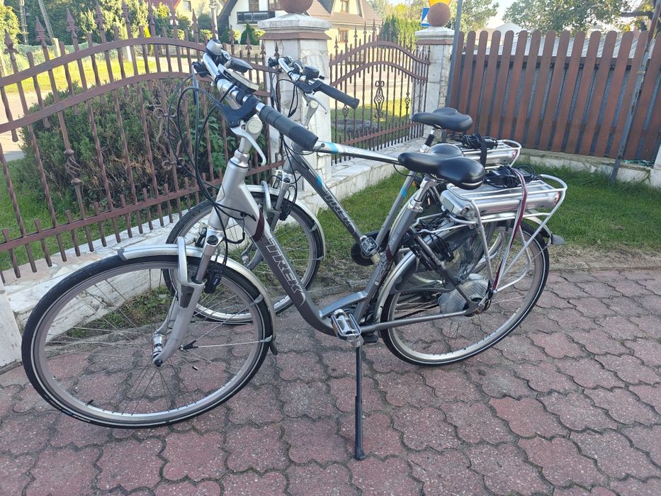 Parka rowerów elektrycznych Trek Navigator L500