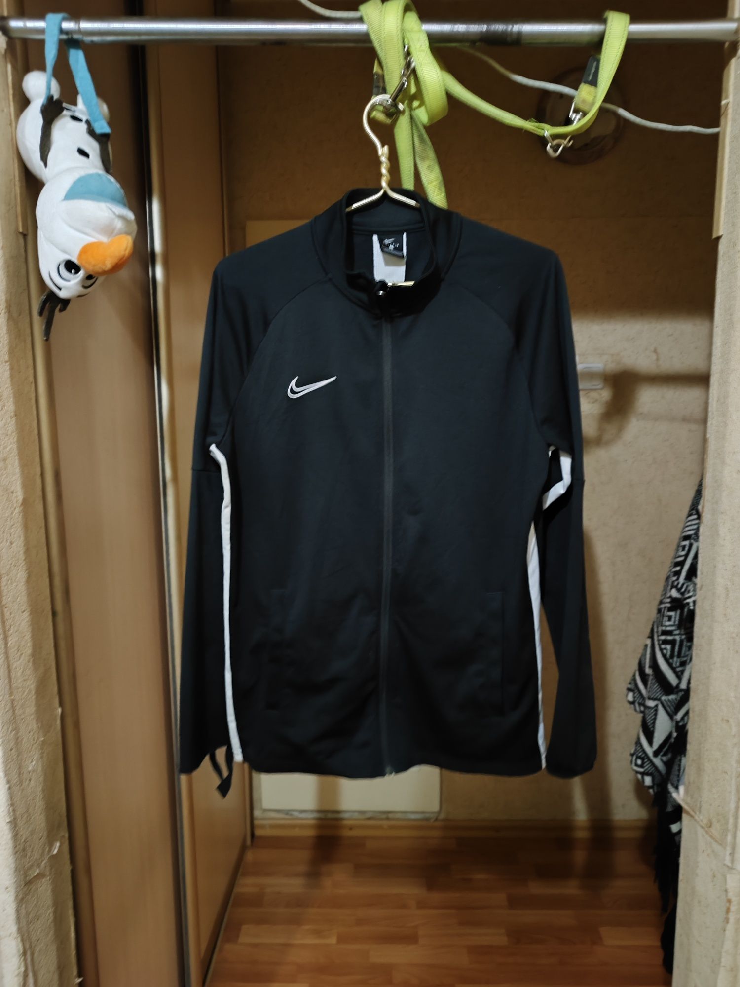 Тренеровочний  костюм Nike ( S размер)
