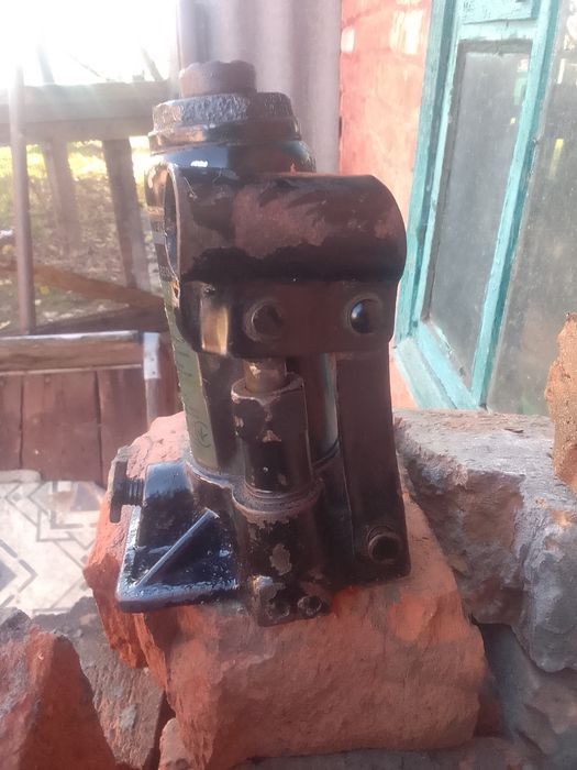 Продам домкрат,на 2т