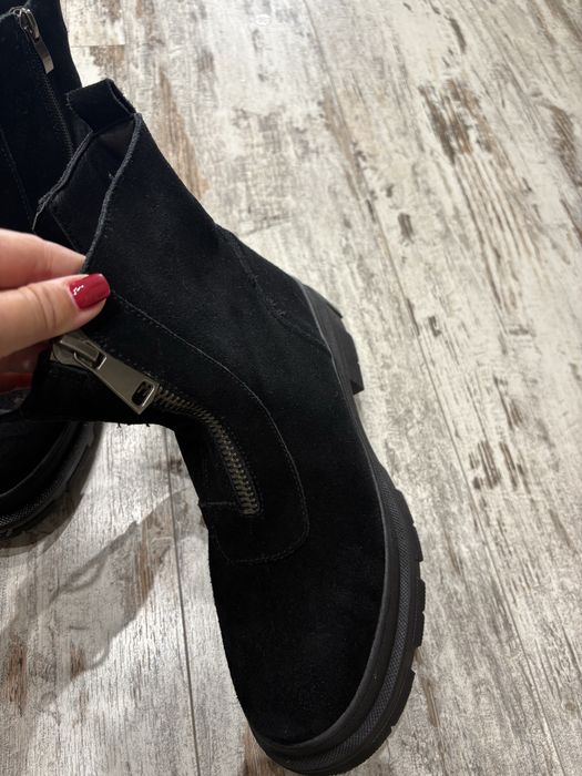 Жіночі зимові ботінки, натуральна замша, нові (р. 39)