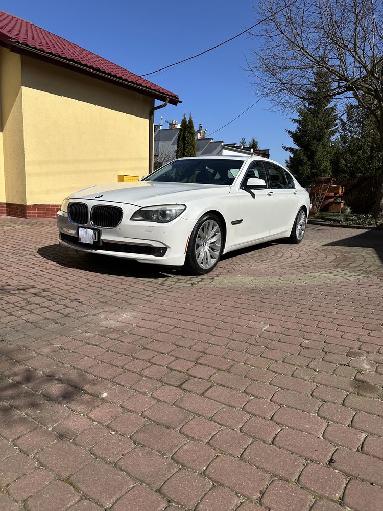 Auto do ślubu BMW 7 Long F02  Biała perła