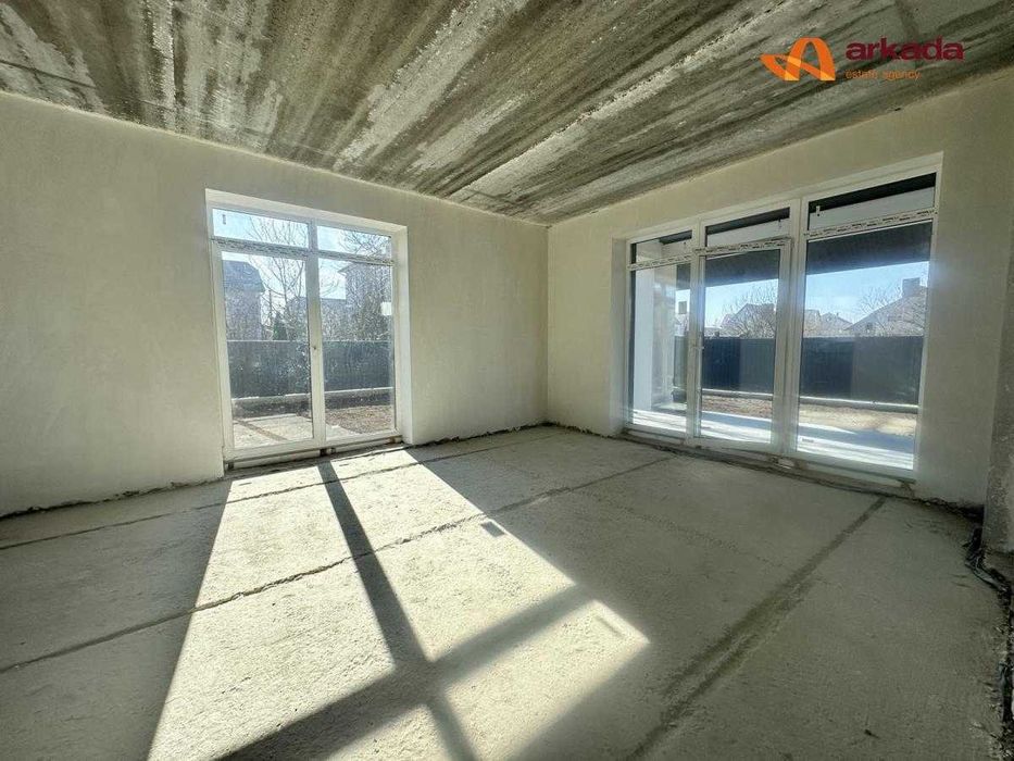 Продаж сучасного будинку з усіма комунікаціями