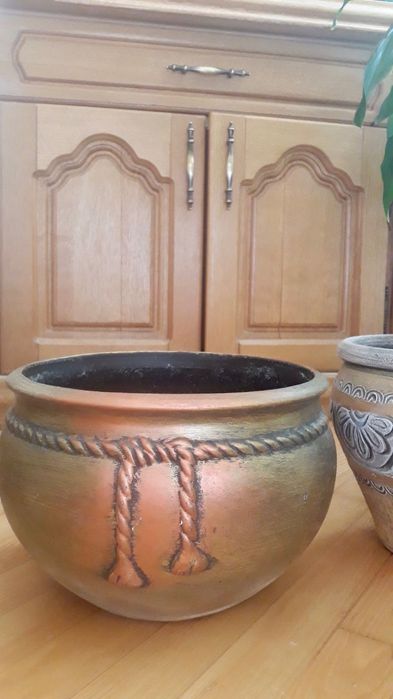 Горщики для вазонів.