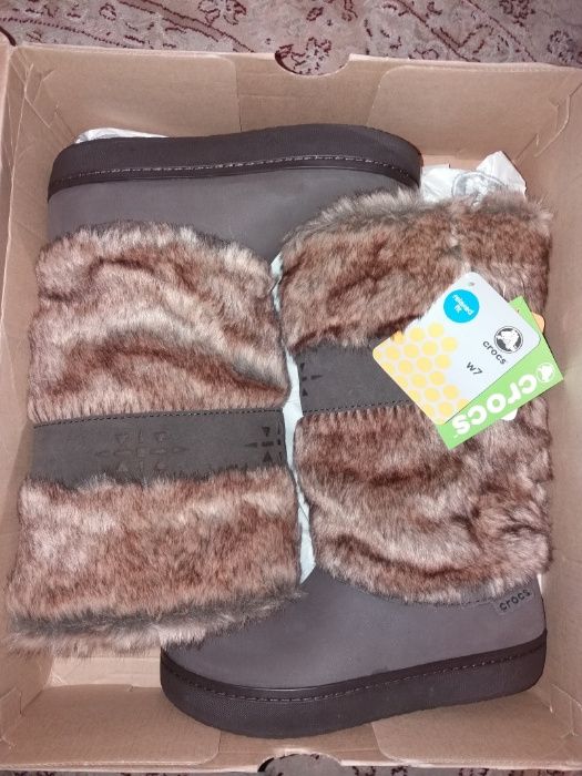 Сапоги Crocs Modessa Furry W7