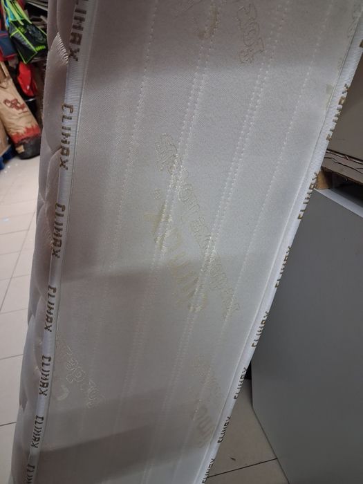 Colchão 200x110 como novo
Usado muito poucas vezes 
Entrego em Viseu