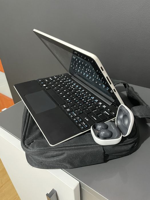 Laptop Tablet Acer Switch 10e + Słuchawki Samsung Buds 2