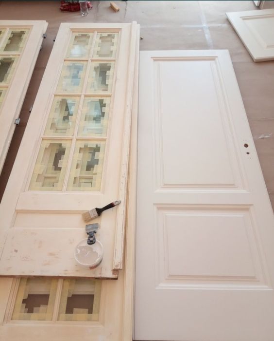 Реставрация дверей, меблей, лестниц, стекольные работы.