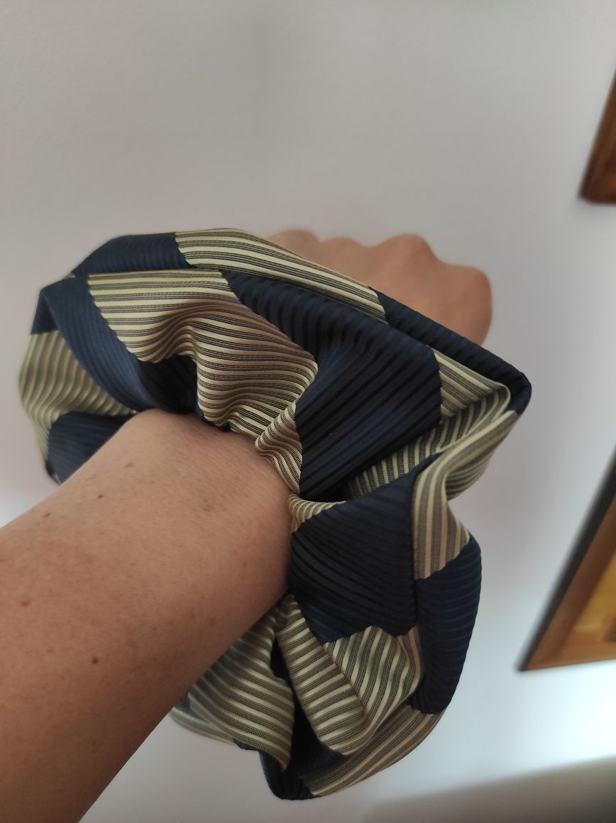 Hugo Boss jedwabna gumka scrunchies jedwab silk
