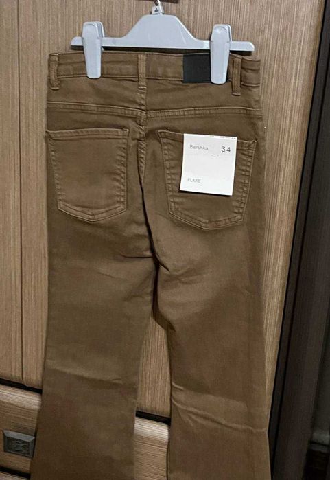 Джинси  Bershka розмір 34(xs)