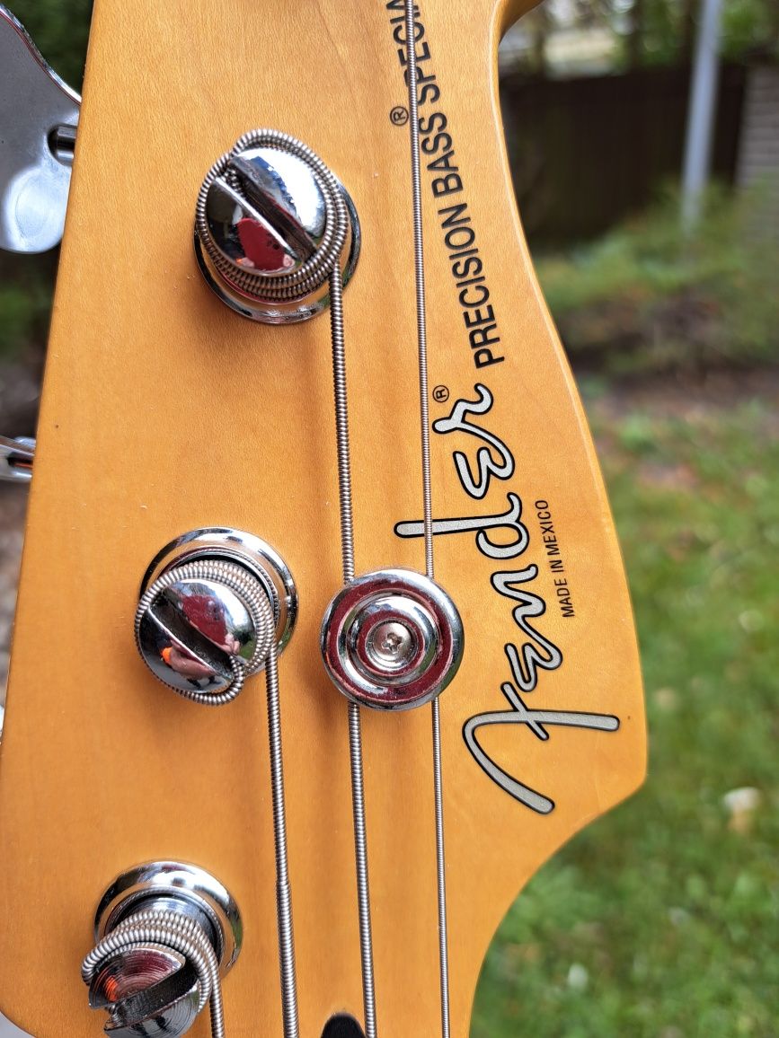 Gitara  basowa Fender Precyzion.