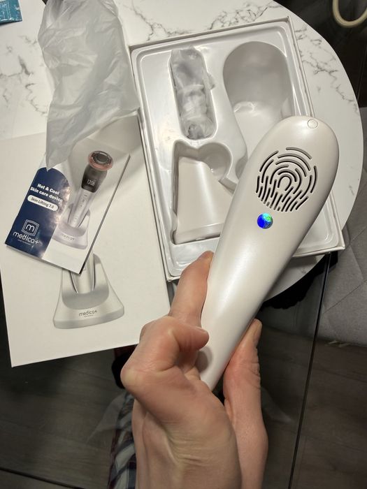 EMS та RF ліфтинг апарат для обличчя з LED світлом