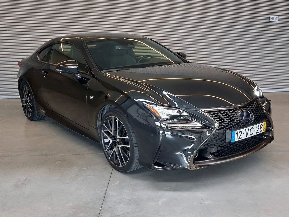Lexus RC 300h Black Edition