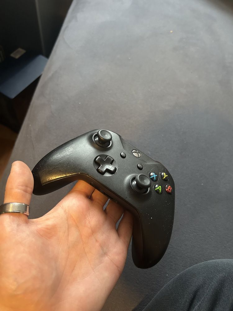 Xbox one X + pad i gry