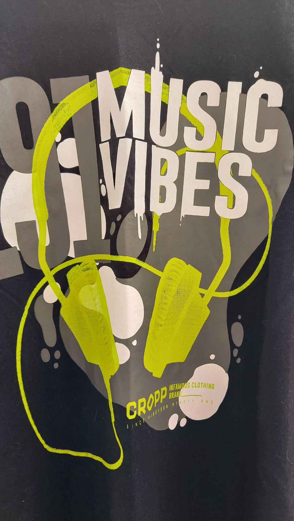 T-shirt koszulka firmy Cropp rozm. S kolor czarny z nadrukiem.