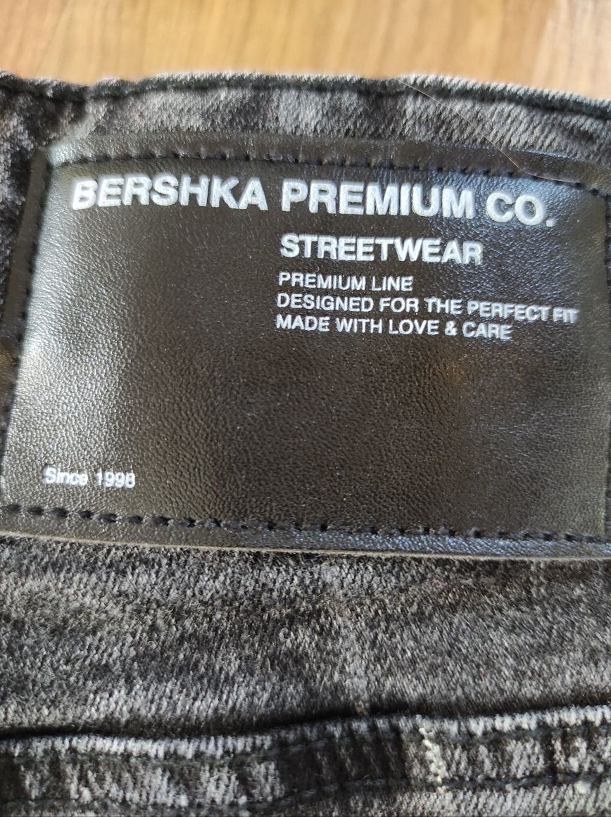 Dżinsy spodnie Bershka