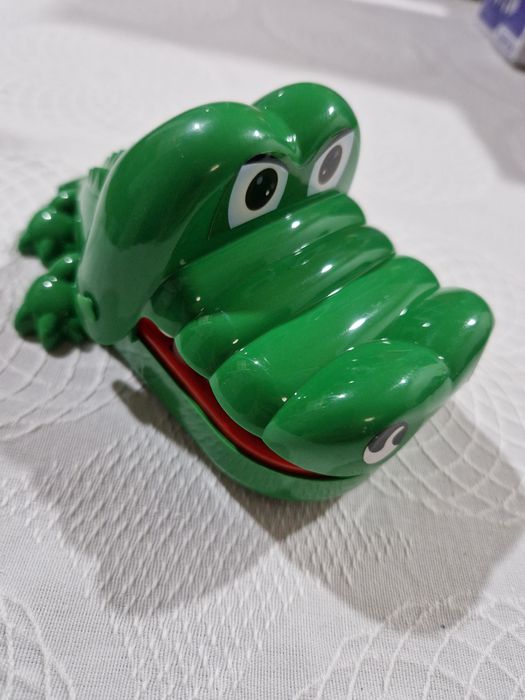 Boneco Crocodilo dentista.  Novo