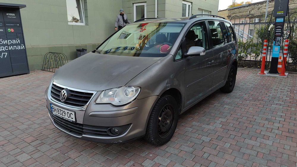 Volkswagen Touran 2009 р. • 2.0 TDI • Автомат