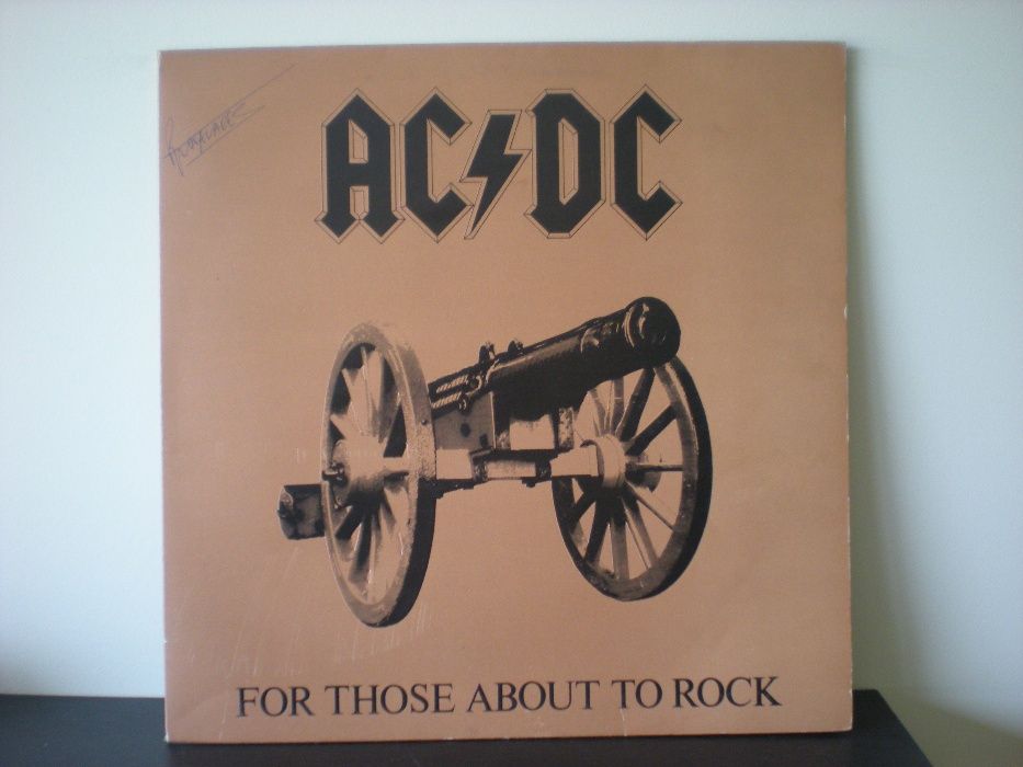 LP's : Saxon, AC/DC