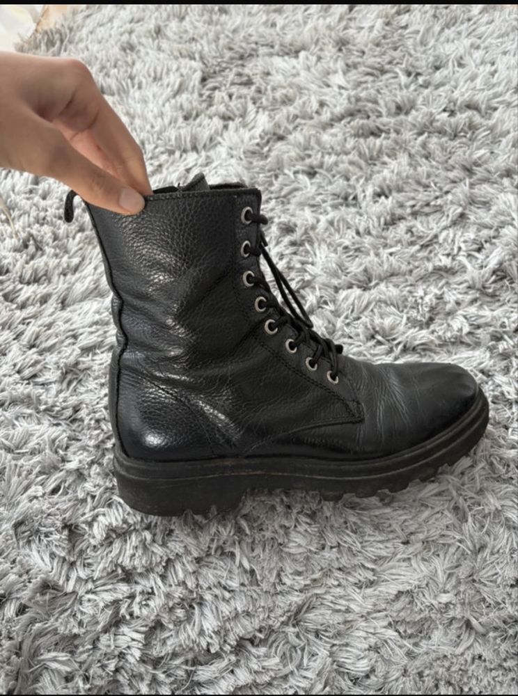 Botas com atacadores da Sapataria Guimarães