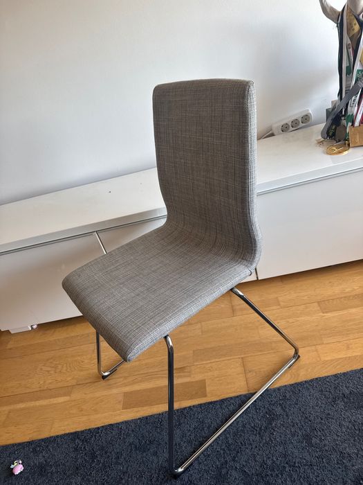 Vendo mesa de vidro com 4 cadeiras