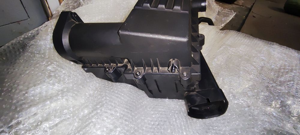 Корпус повітряного фільтра Volkswagen Passat NMS ZSB 5CO 129 607