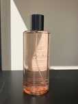 Perfumowana mgiełka do ciała
250ml Victoria Secrets Rose nowe
