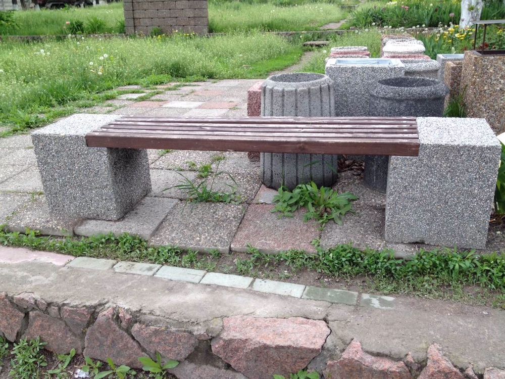 дизайнерские изделия из бетона, бетонные скамейки, лавочки в парк.