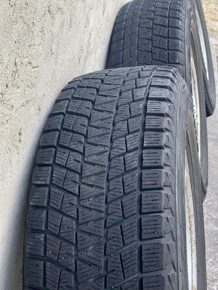 Продам резину Bridgestone blizzak 215 65 r16