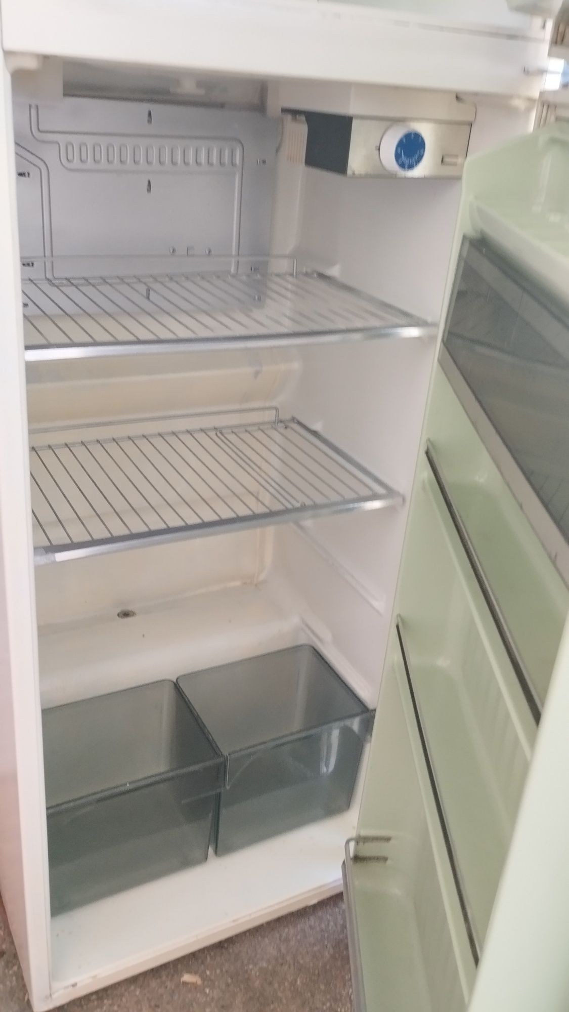 Frigorífico com congelador