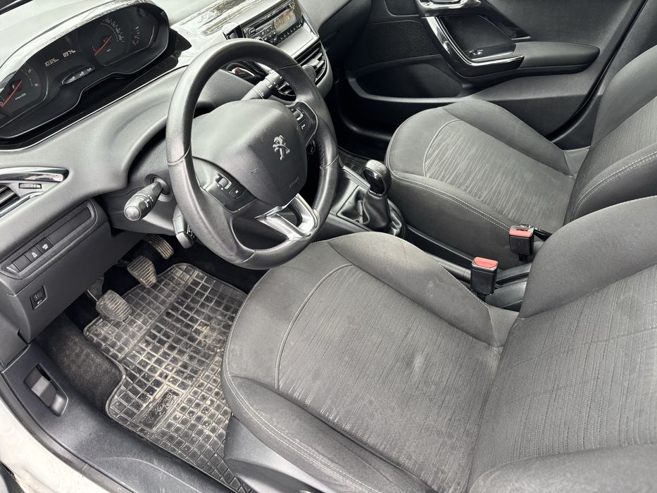Peugeot 208 stan bdb