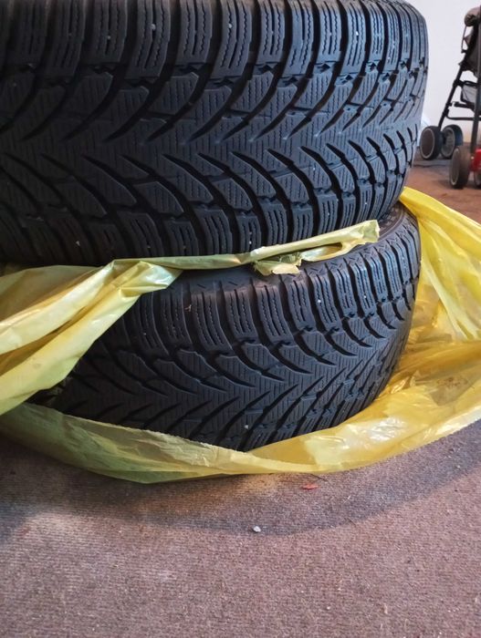 Opony zimowe 235/50/19 Nokian