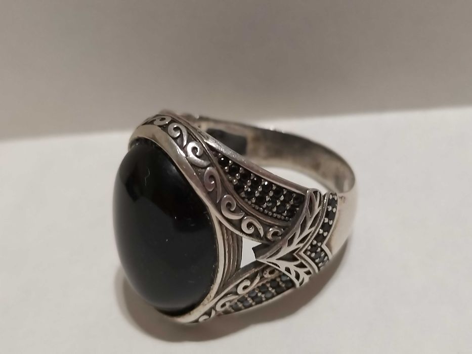Srebrny pierścień z onyksem