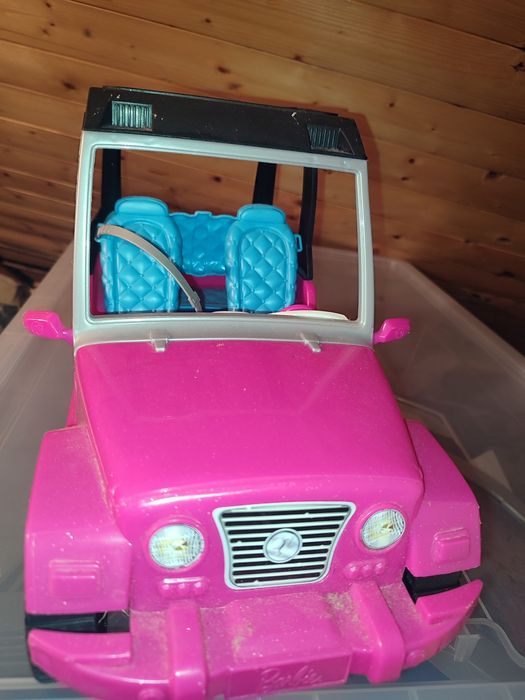 Jipe da Barbie em rosa.