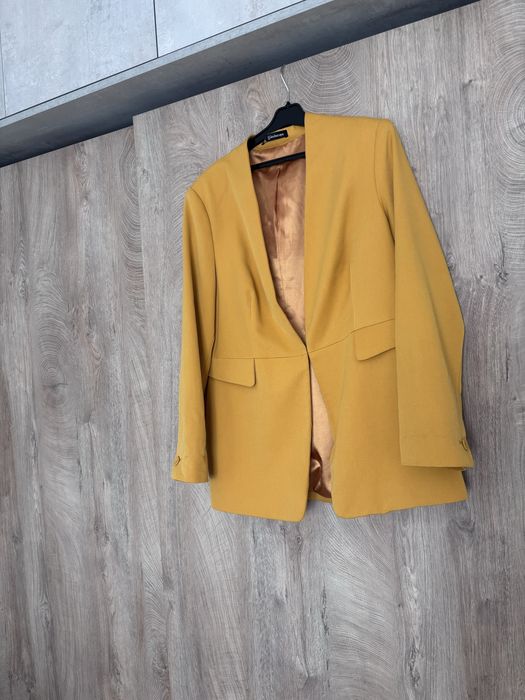 Стильний піджак гірчичного кольору