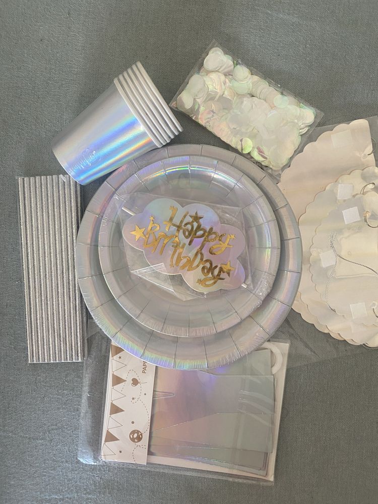 Diversos kits de festa (dourado, preto&branco, iridescente, craft, etc