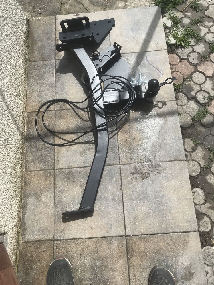 Продам фаркоп на Hundai Santa Fe sport