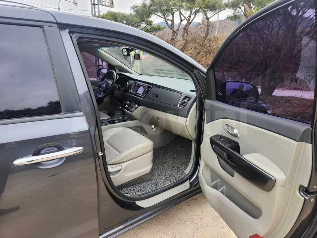 KIA CARNIVAL 9 місць / З пдв